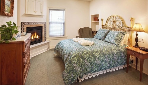 Room, 1 Queen Bed, Fireplace