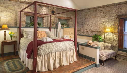 Room, 1 Queen Bed, Fireplace