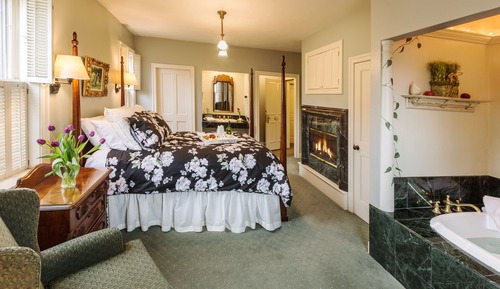 Room, 1 Queen Bed, Fireplace