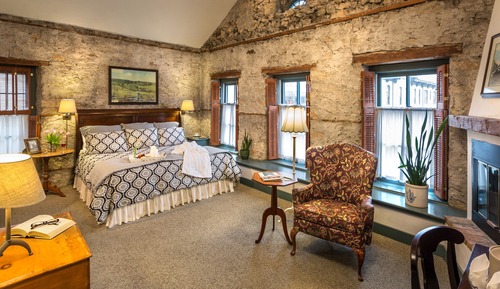 Elite Room, 1 King Bed, Fireplace