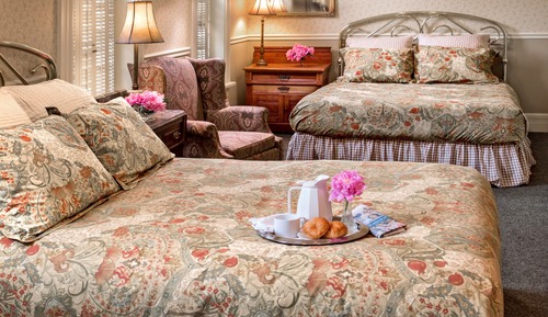 Room, 2 Queen Beds, Jetted Tub