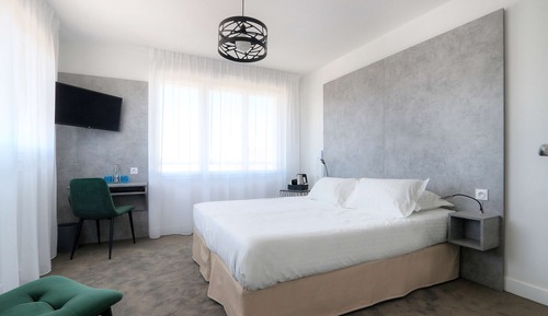 Classic Room, 1 Queen Bed, Non Smoking