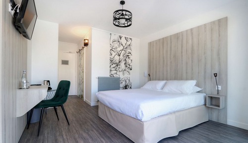 Superior Room, 1 Queen Bed, Terrace, Poolside