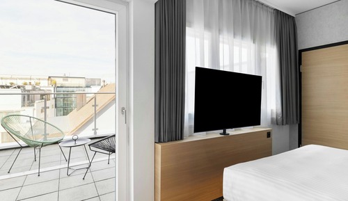 Room, 1 Queen Bed, Balcony