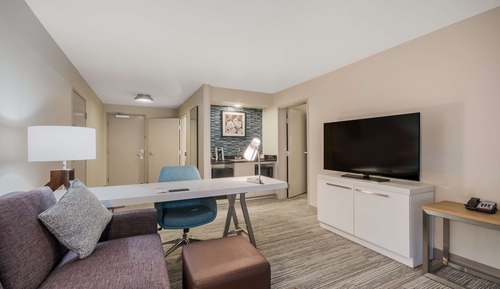 Suite, 1 King Bed, Accessible (Mobility & Hearing, 3X3 Shower)