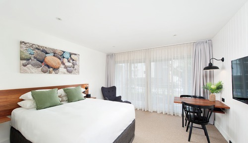 Queen Room, Garden View