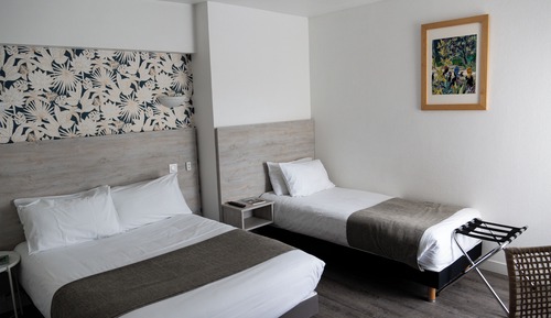 Standard Triple Room, Bathtub