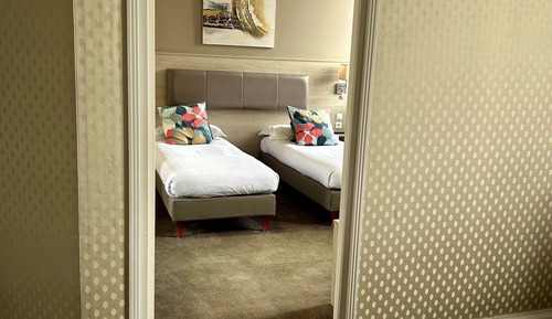 Family Room, 2 Bedrooms