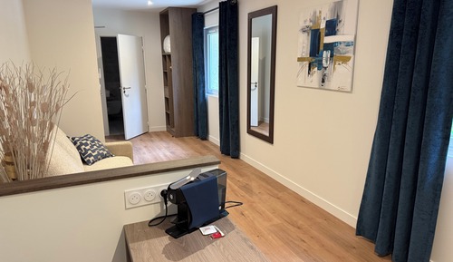 Executive Quadruple Room, 1 Queen Bed with Sofa bed, Roll-in Shower