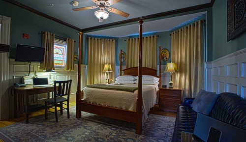 Deluxe Room, 1 Queen Bed, Non Smoking, Ground Floor