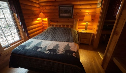 2 bedroom Log Cabin with Loft (8 person)