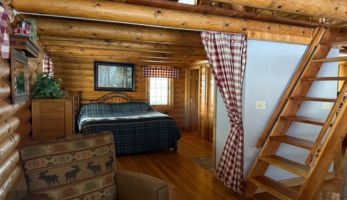 Whirlpool Log Cabins (6 person)