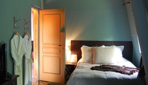 Double Room (Chat Botté)