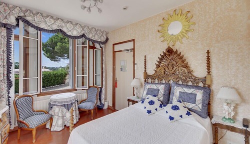 Classic Double Room (430 Hibiscus)