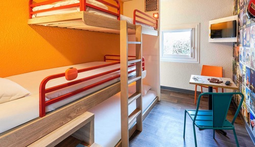 Room, 3 Twin Beds (Break)