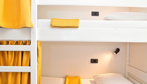 6 Bed Dormitory under 40 years