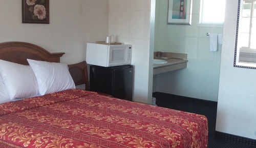 One queen bed non smoking