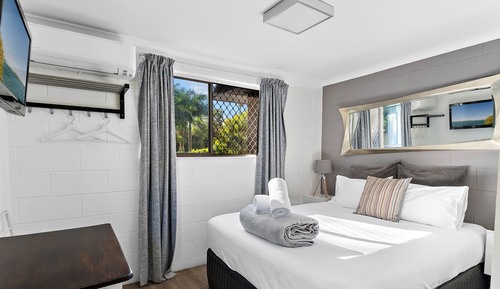 Small 15sq, Queen Room