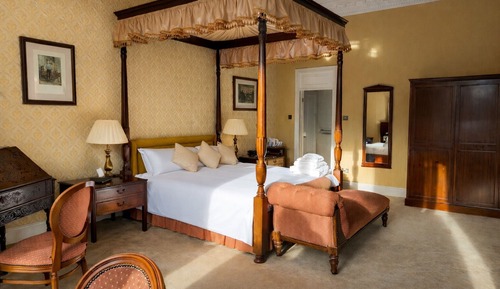 Superior Double Room (Four Poster)