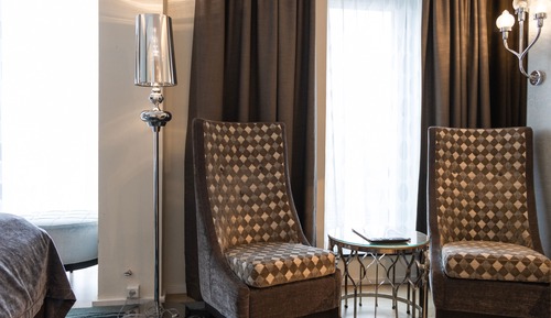 Large Family Room for 4 adults and 1 child