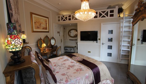 Double Room, Ensuite (Versailles)