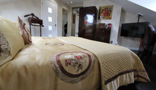 Superior Double Room, Ensuite (Oriental Tang)