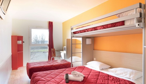 Standard Room, Multiple Beds (1 Double bed and 2 Single beds)