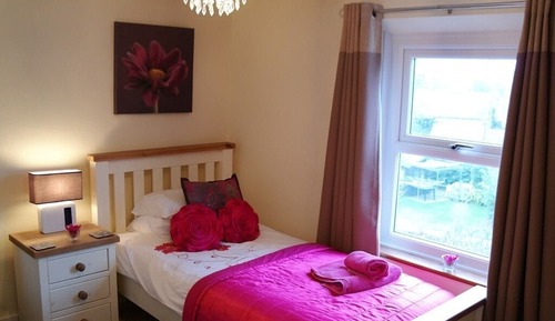 Single Room, Private Bathroom