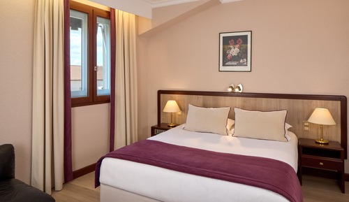 Standard Room, 1 Queen Bed, City View (Tradition Room)