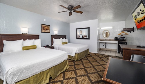 Deluxe room with two queen bed