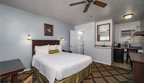 Standard Room, 1 Queen Bed