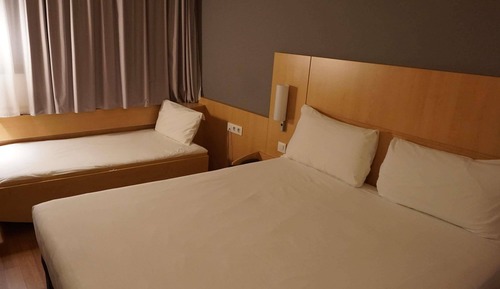 Triple Room, Multiple Beds