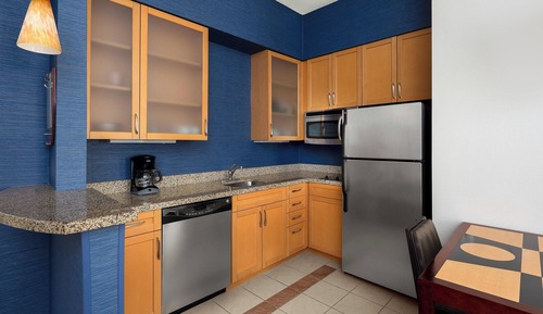 Suite, 1 Bedroom (Mobility/Hearing Access, Roll-in Shwr)