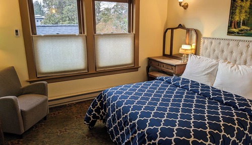 Basic Room, 1 Queen Bed