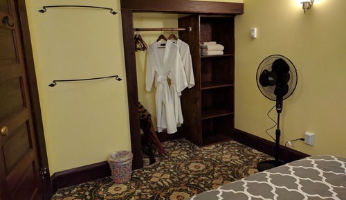 Economy Room, 1 Queen Bed, Private Bathroom