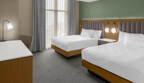 2 Queen Beds Corner Ste Ns