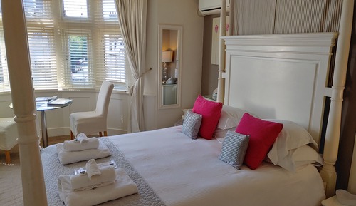 Premium Double Room (Four Poster)