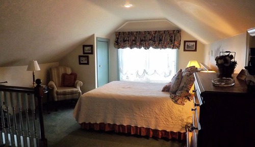 Suite, 1 Queen Bed, Jetted Tub (Loft Suite)