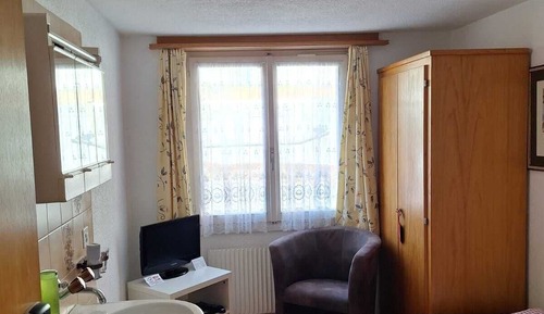 Basic Single Room, Non Smoking, Shared Bathroom