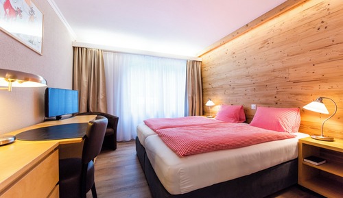 Standard Twin Room, Ensuite, Lake View