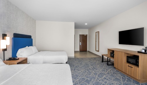 2 QNS LARGER ROOM NONSMOK