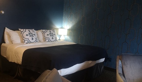 Superior Room, 1 King Bed, Lake View