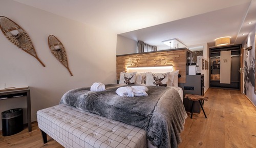 Junior Suite, 1 Bedroom, Non Smoking, Mountain View