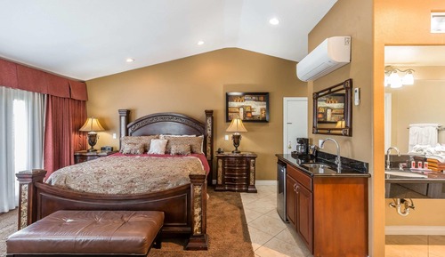 Suite, 1 King Bed, Non Smoking
