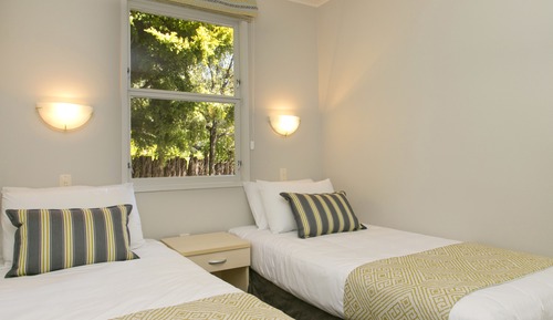 Apartment, 2 Bedrooms, Poolside