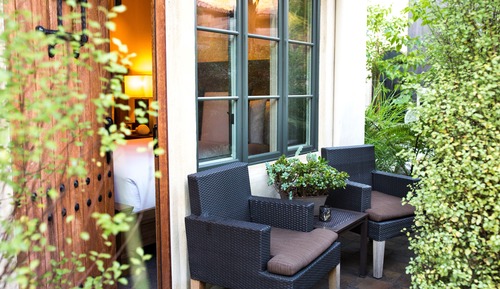 Deluxe Room, 1 King Bed, Fireplace, Courtyard View