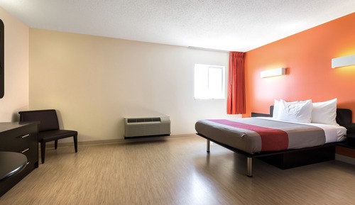 Deluxe Room, 1 Queen Bed, Non Smoking, Kitchenette