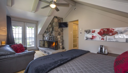 Superior Room, 1 Queen Bed, Private Bathroom