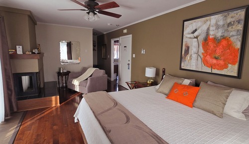 Deluxe Room, 1 King Bed, Balcony, River View (Les pivoines)
