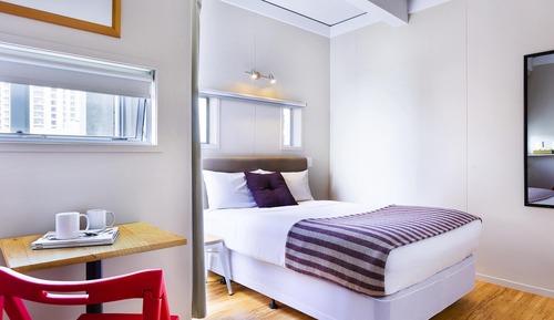 Deluxe Studio, 1 Double Bed (High Floor)